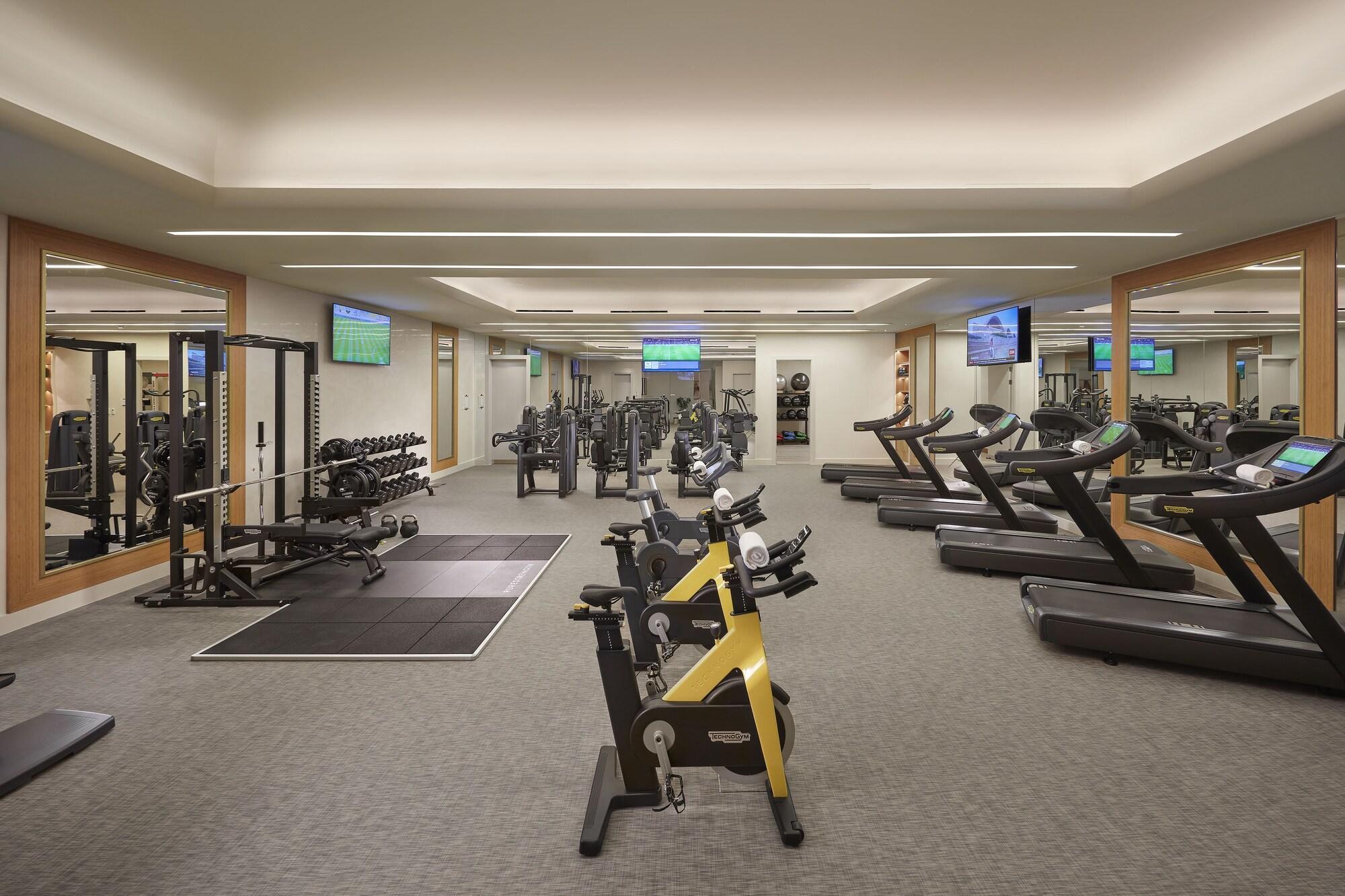 แมนดาริน โอเรียนเต็ล โดฮา Hotel ภายนอก รูปภาพ The gym at The Standard East Village