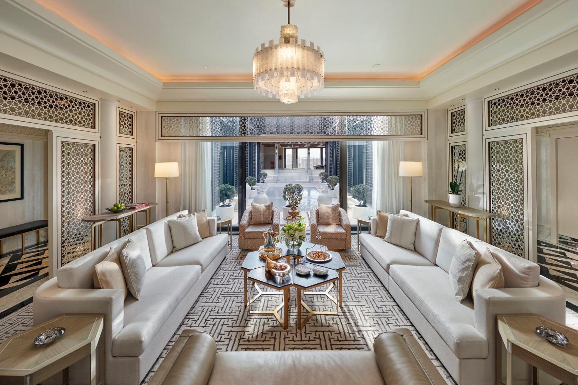 แมนดาริน โอเรียนเต็ล โดฮา Hotel ภายนอก รูปภาพ The living room of a suite at the Ritz-Carlton, DIFC