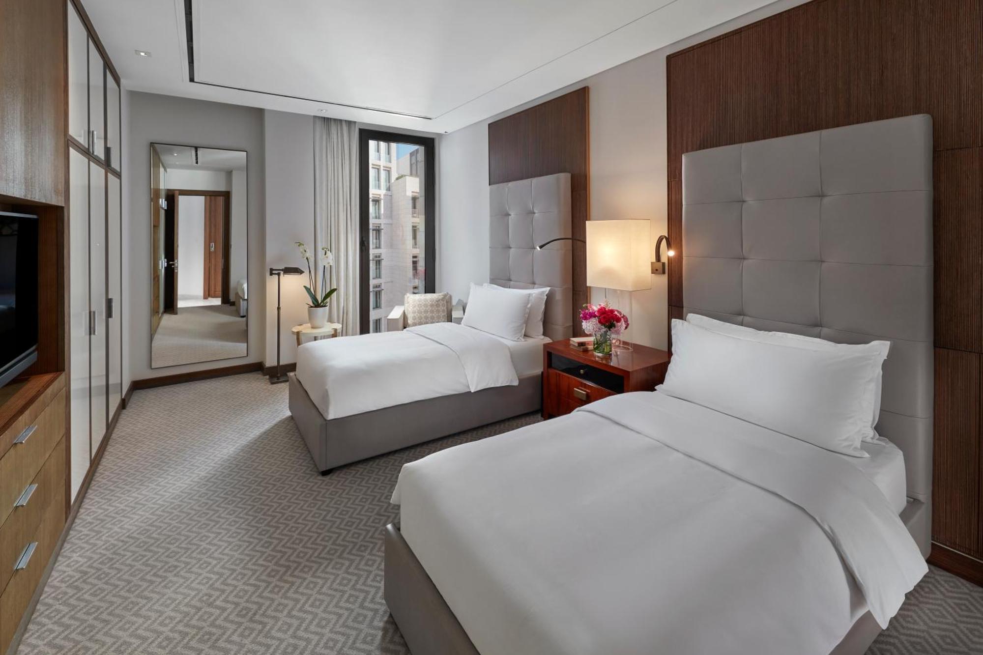 แมนดาริน โอเรียนเต็ล โดฮา Hotel ภายนอก รูปภาพ A guest room at the hotel